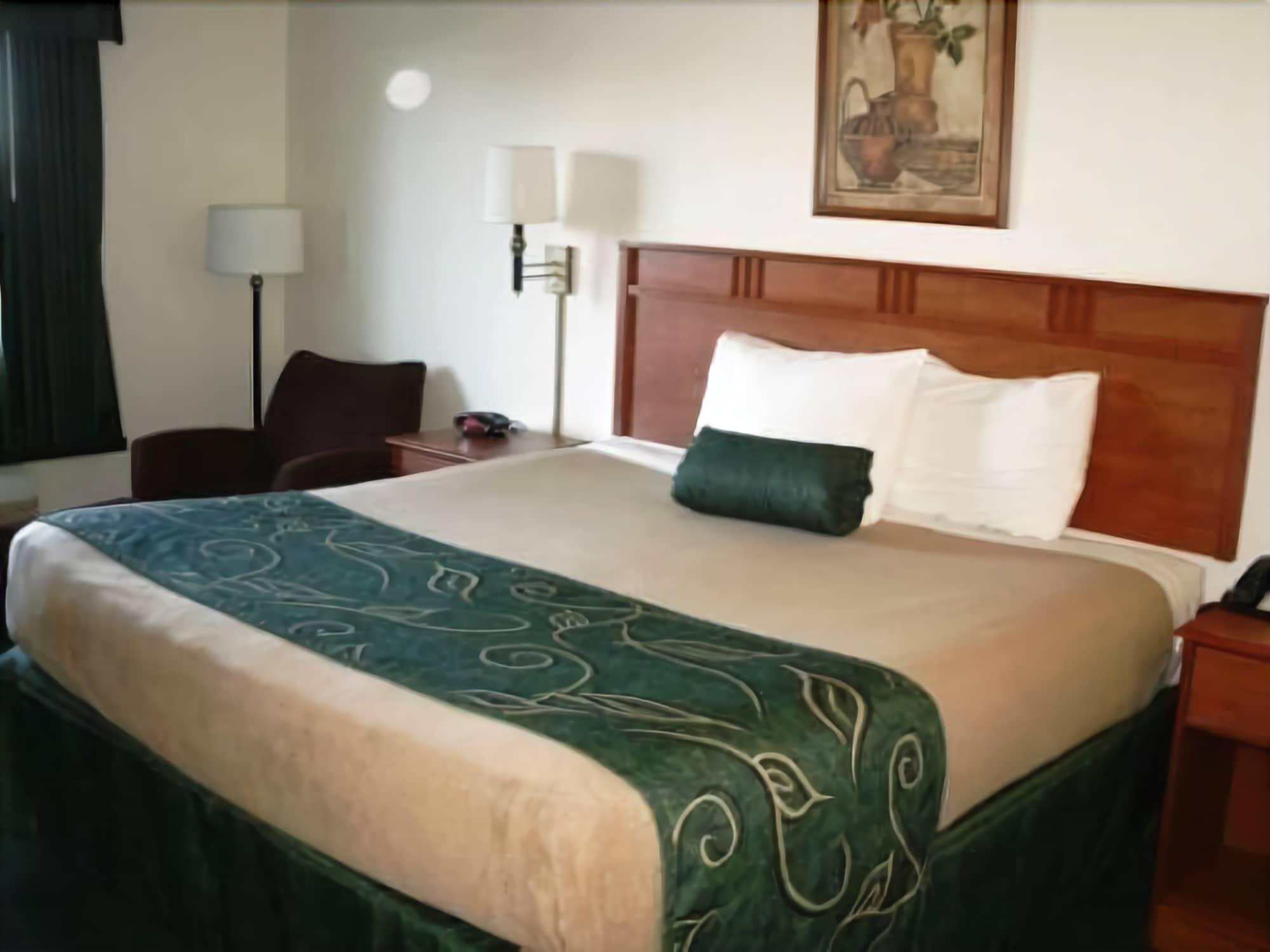 Travelodge By Wyndham Clinton Valley West Court Habitación foto