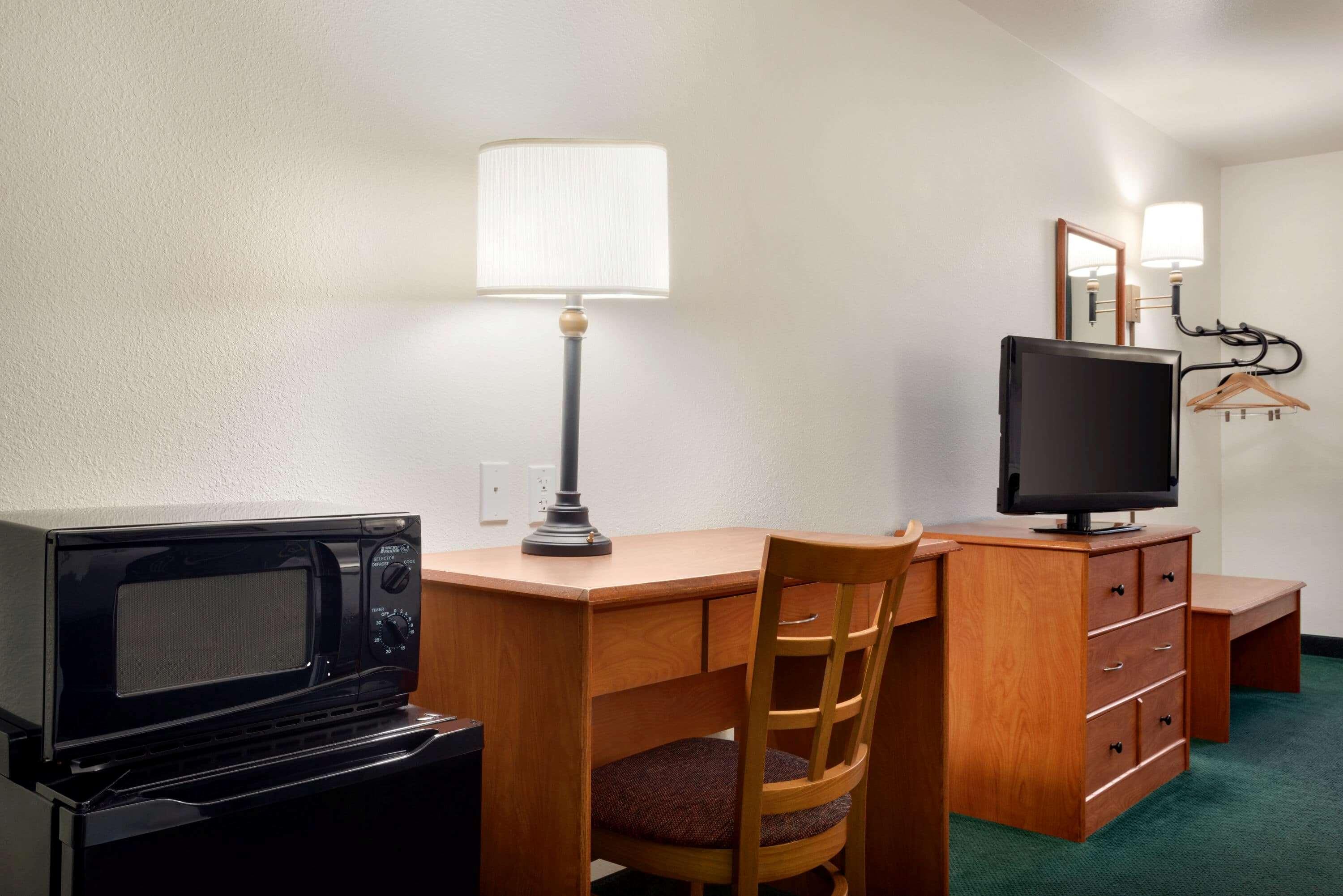 Travelodge By Wyndham Clinton Valley West Court Exterior foto